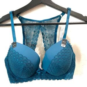 New with tags - Etam Size 34D Teal Lace Adjustable Bra, Designed in France